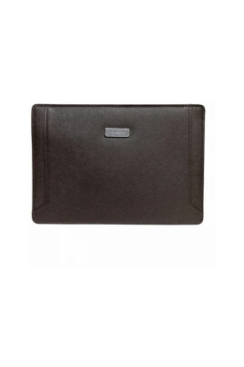 pre-owned-leather-clutches