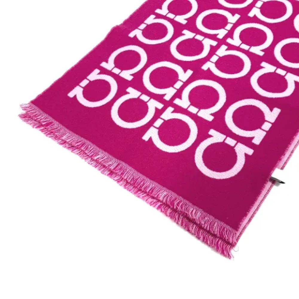Salvatore Ferragamo Pre-owned Wool scarves Pink Dames