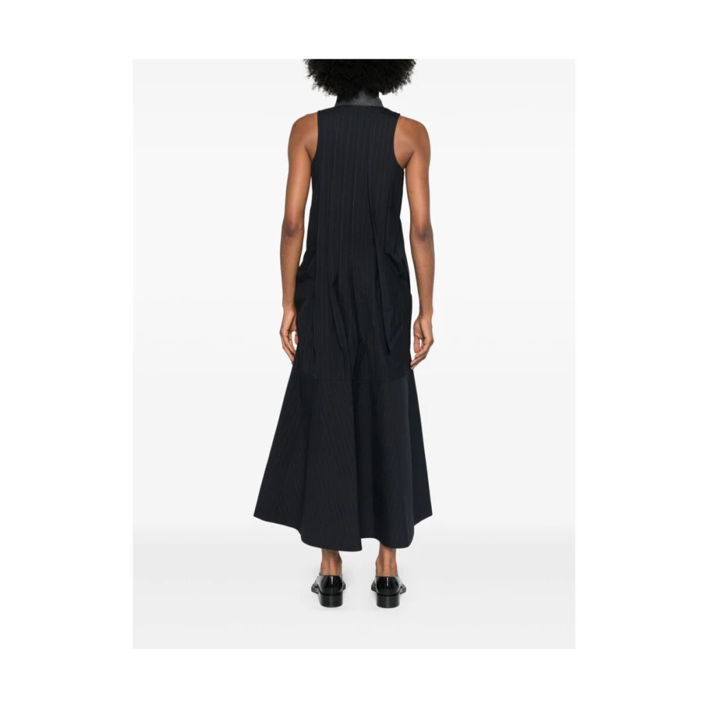 Sacai Zwarte Mouwloze Jurk met Pinstripe en Plooien Black Dames
