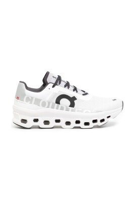 white-flat-shoes-with-pronounced-arch
