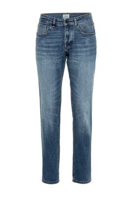 slim-fit-jeans