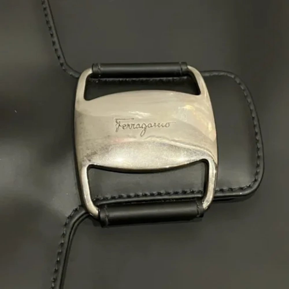 Salvatore Ferragamo Pre-owned Leather shoulder-bags Black Dames