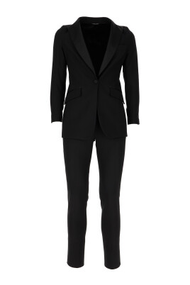 stylish-tailored-suits-for-women