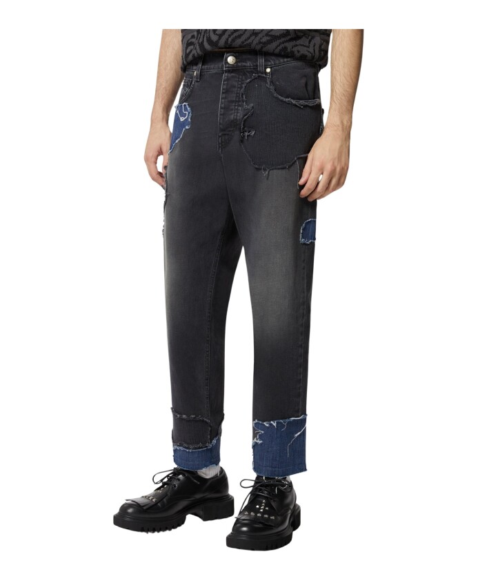 jean-noir-avec-des-patchs-contrastants