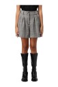 shorts-plisses-elegants-en-ecru