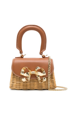 brown-shoulder-bag-with-style