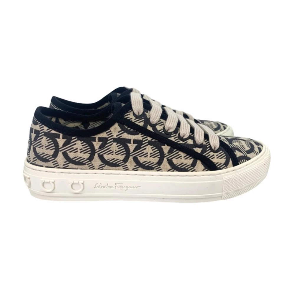 Ferragamo Stijlvolle Sneakers voor dagelijks gebruik Dames Schoenen Veelkleurig Multicolor