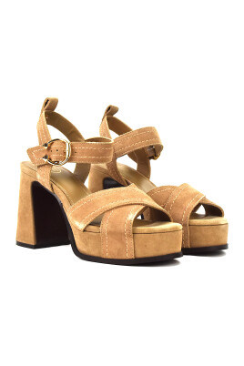 sandales-marron-en-daim-avec-boucle
