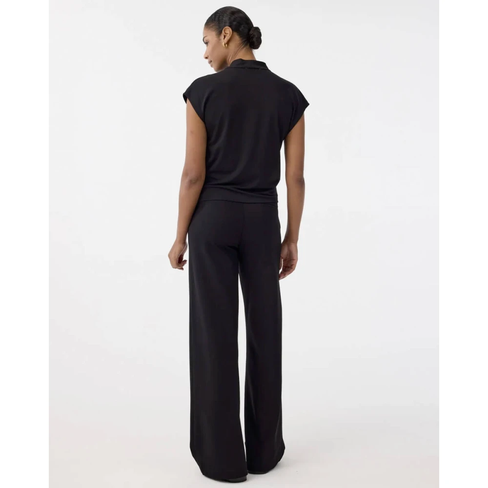 Knit-ted Mouwloze Jet Top Black Dames