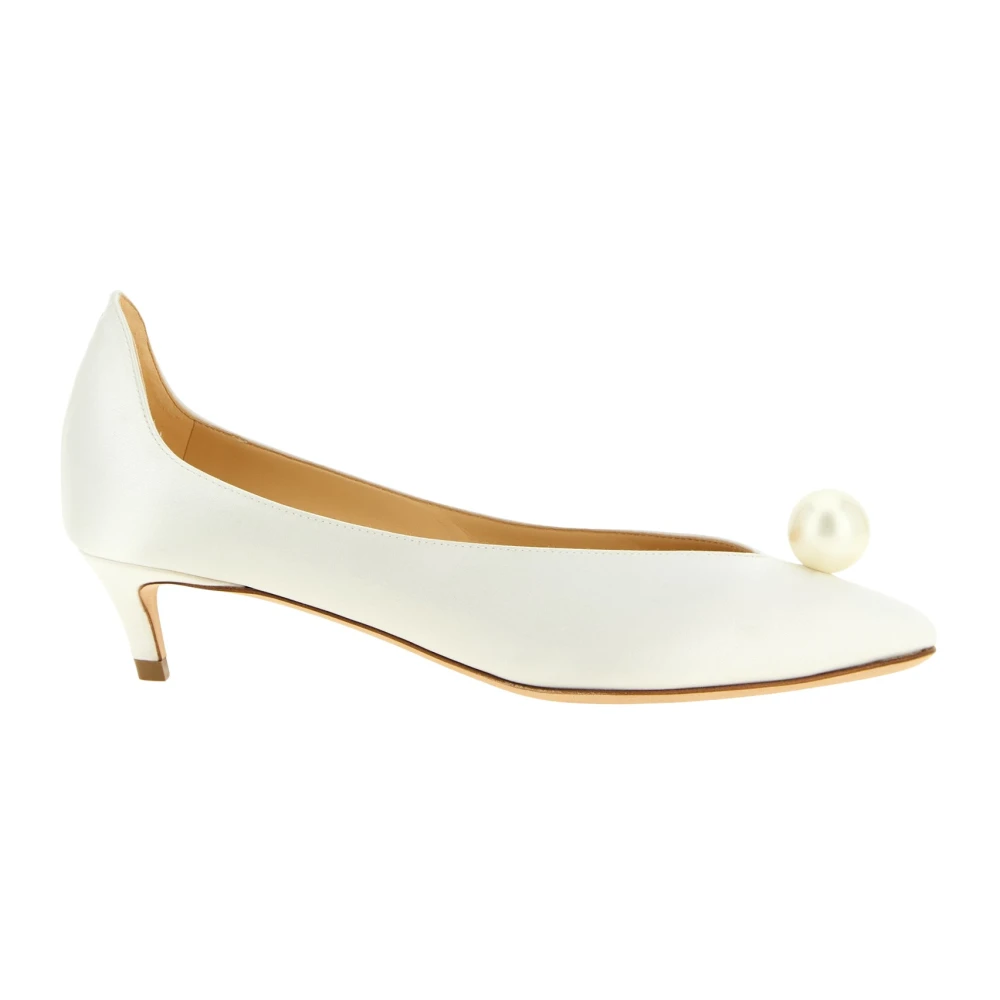Magda Butrym Satijnen pumps met pareldetails