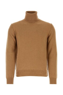 luxury-camel-cashmere-turtleneck
