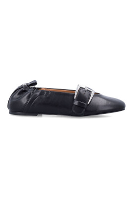 black-closed-ballerinas-aw25