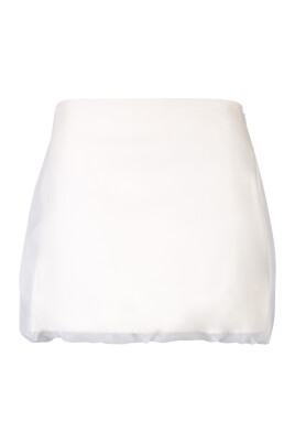 vit-sidenskjol-elegant-chic-stil