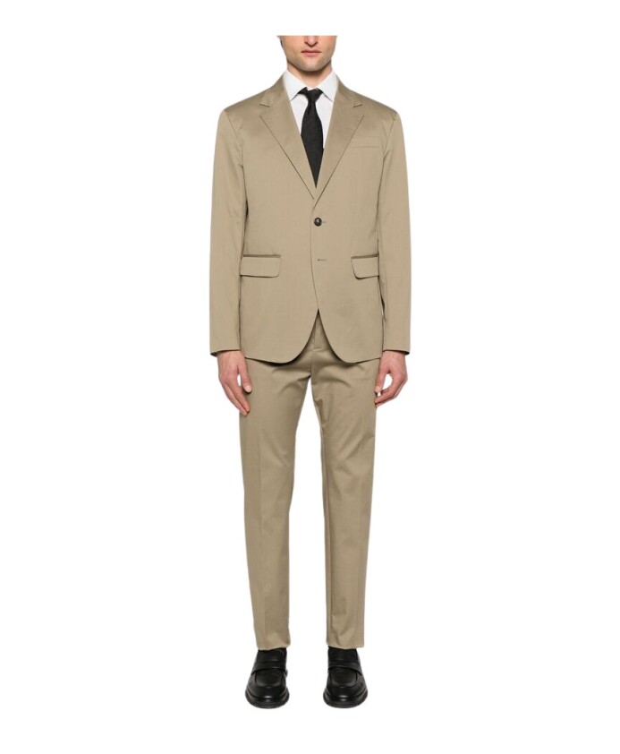 beige-pak-met-knopen-aan-de-voorkant-en-achterste-split