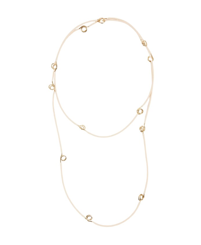 collier-long-avec-element-metallique