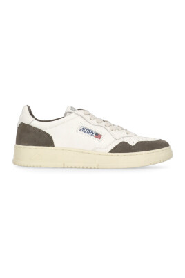sneakers-en-cuir-blanc-avec-details-gris
