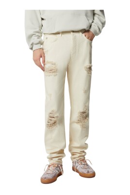 ljusa-jeans-med-distressed-effekt