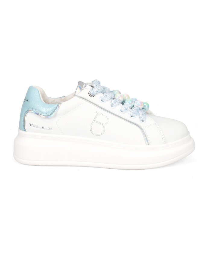 baskets-en-cuir-blanc-avec-des-balles-multicolores