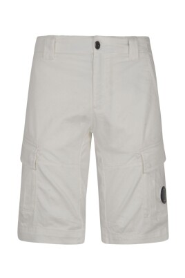 white-shorts-with-button-and-zip