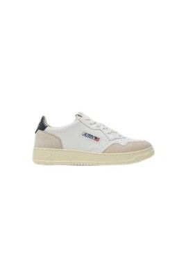 sneakers-basses-blanches-bleues