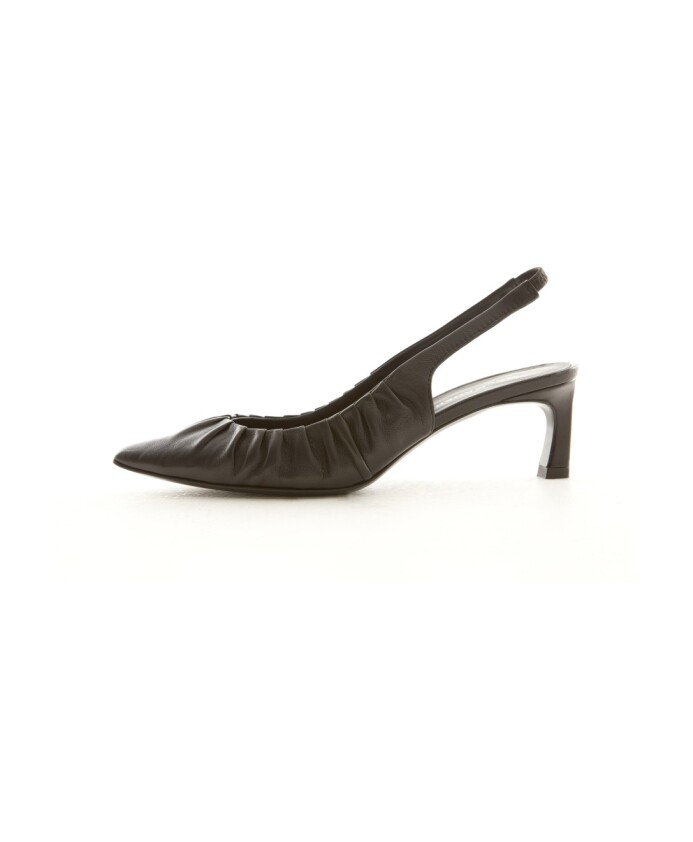 escarpin-en-cuir-noir-avec-volants