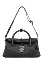sac-a-main-en-cuir-elegant-avec-clous
