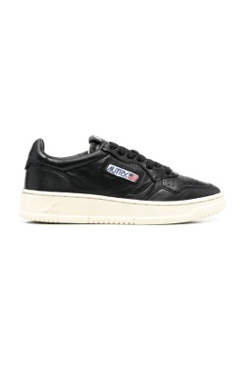 sneakers-medalist-noires-avec-logo-patch