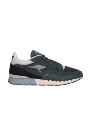 Spoel R1 en sneakers