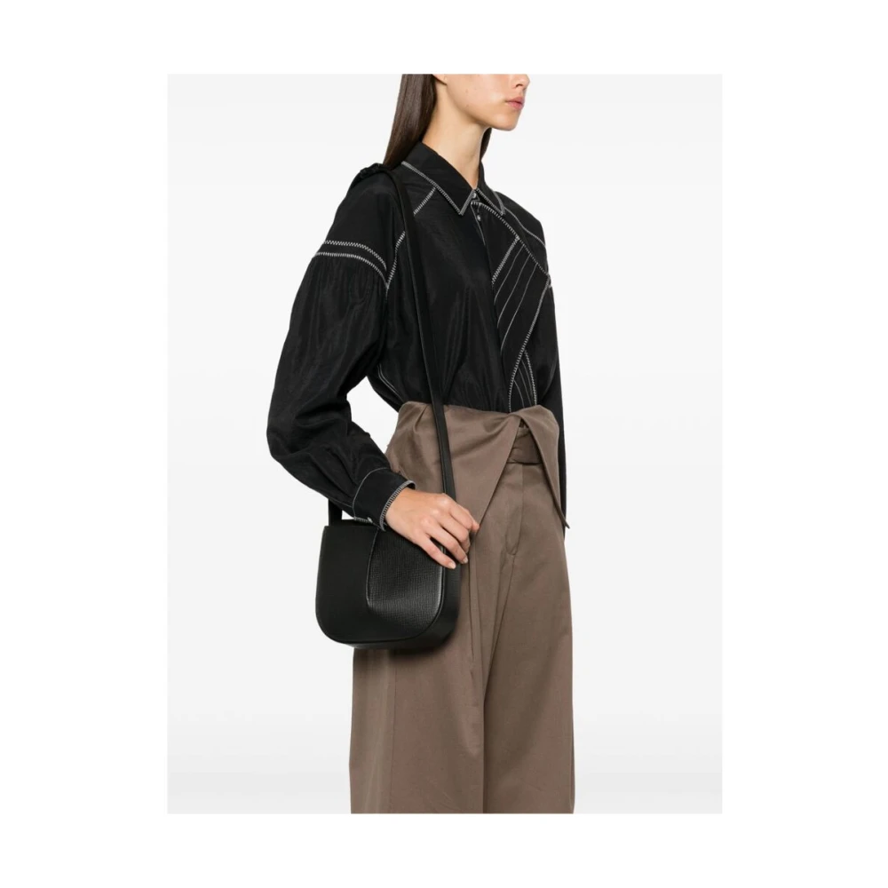 Studio Nicholson Zwarte leren schoudertas met magnetische sluiting Black Dames