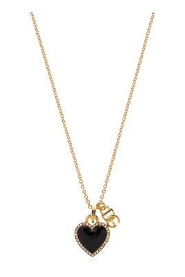 Halsband med ett hjärtformat hänge