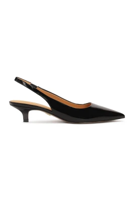 Lackade svarta lågklackade pumps