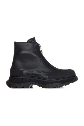 black-leather-boots-with-silver-zipper