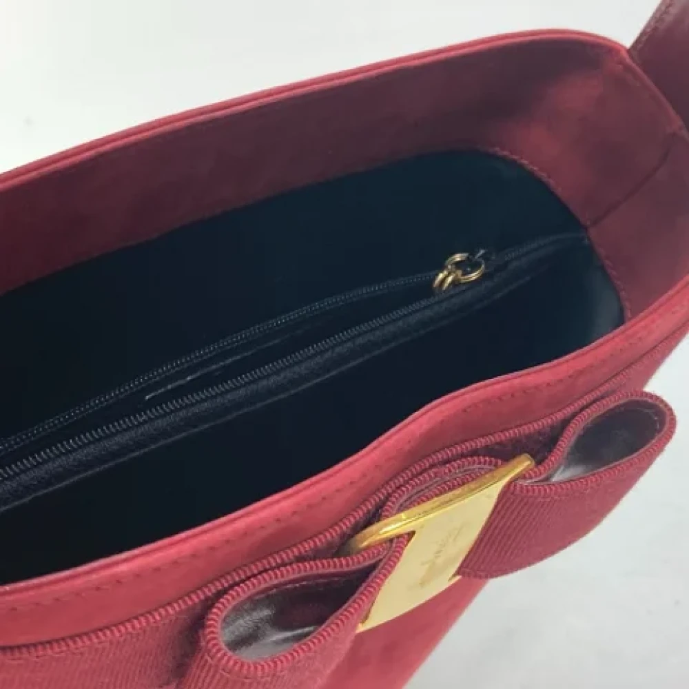 Salvatore Ferragamo Pre-owned Suede shoulder-bags Red Dames