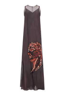 embroidered-dress-in-fabric