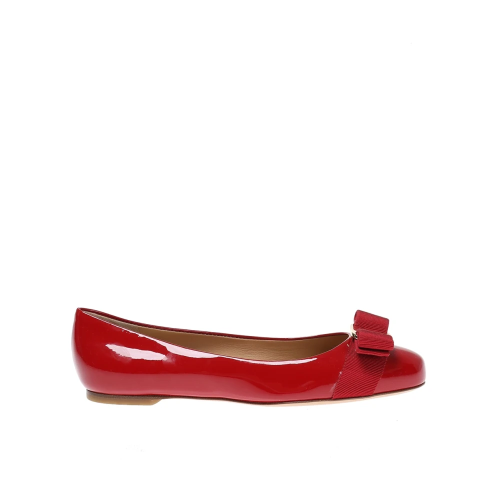 Salvatore Ferragamo ‘Varina’ Ballerinaskor Red, Dam