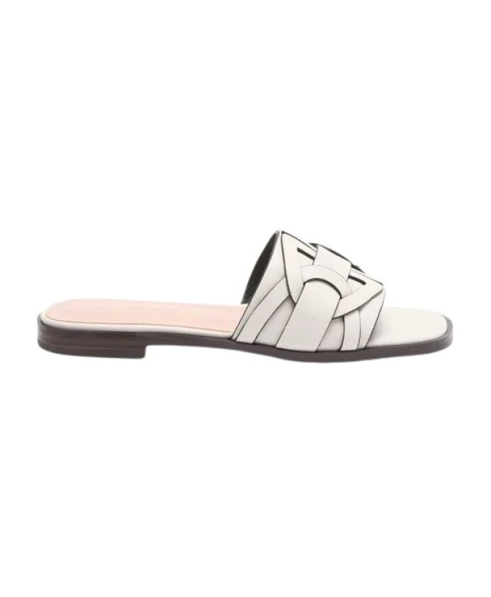 witte-sandalen-van-geperforeerd-leer