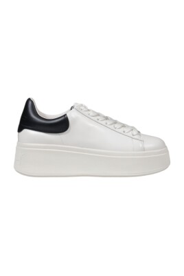 baskets-blanches-a-lacets