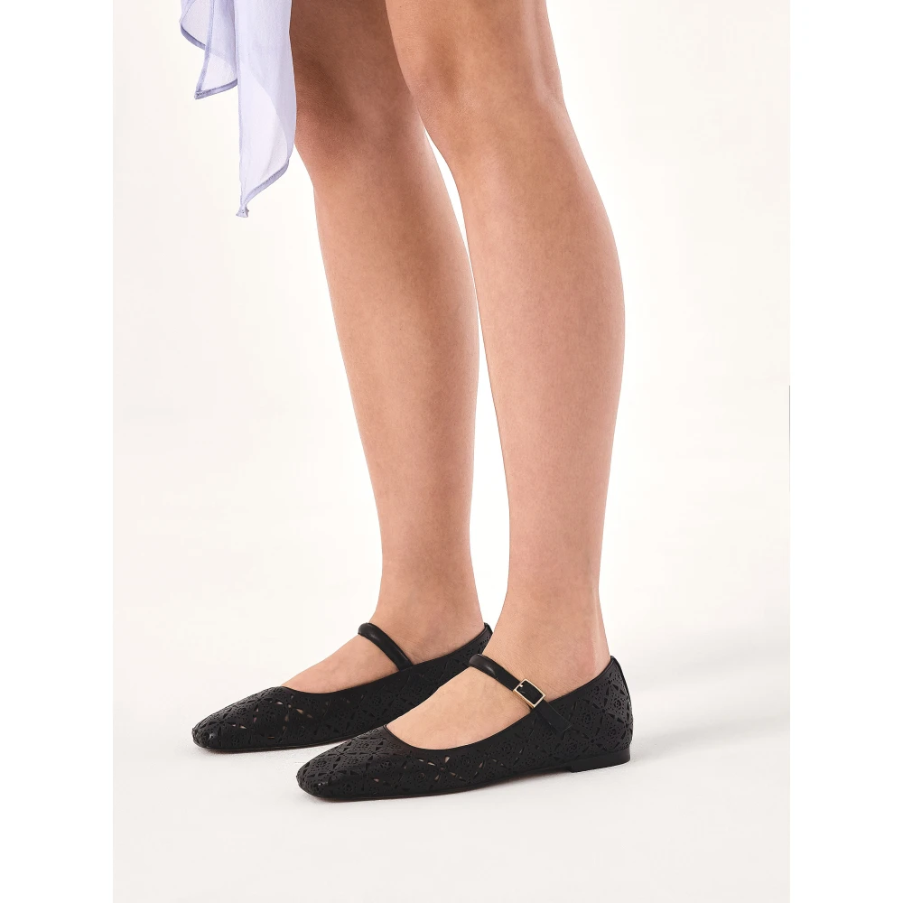 Kazar Kangely Ballerina's