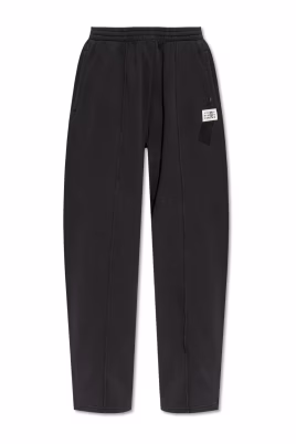 sweatpants-med-syninger-pa-benene