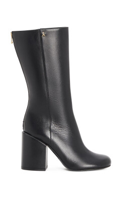 fashionable-heeled-boots