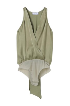 silke-wrap-bluse-v-hals-aermelos-gron