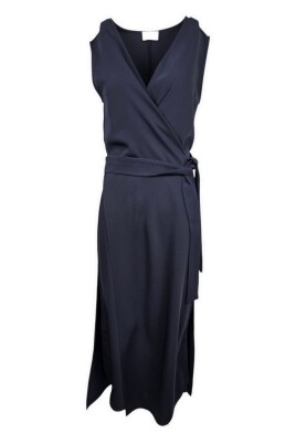 chemise-bleue-sans-manches-a-ceinture