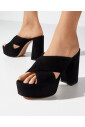 sandales-noires-en-daim-a-plateforme-et-bride-croisee