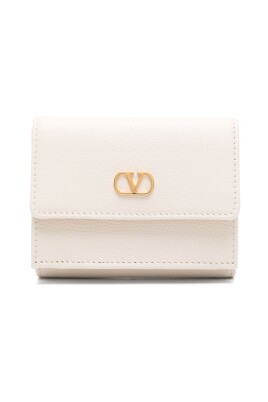 beige-wallet-with-coin-pocket