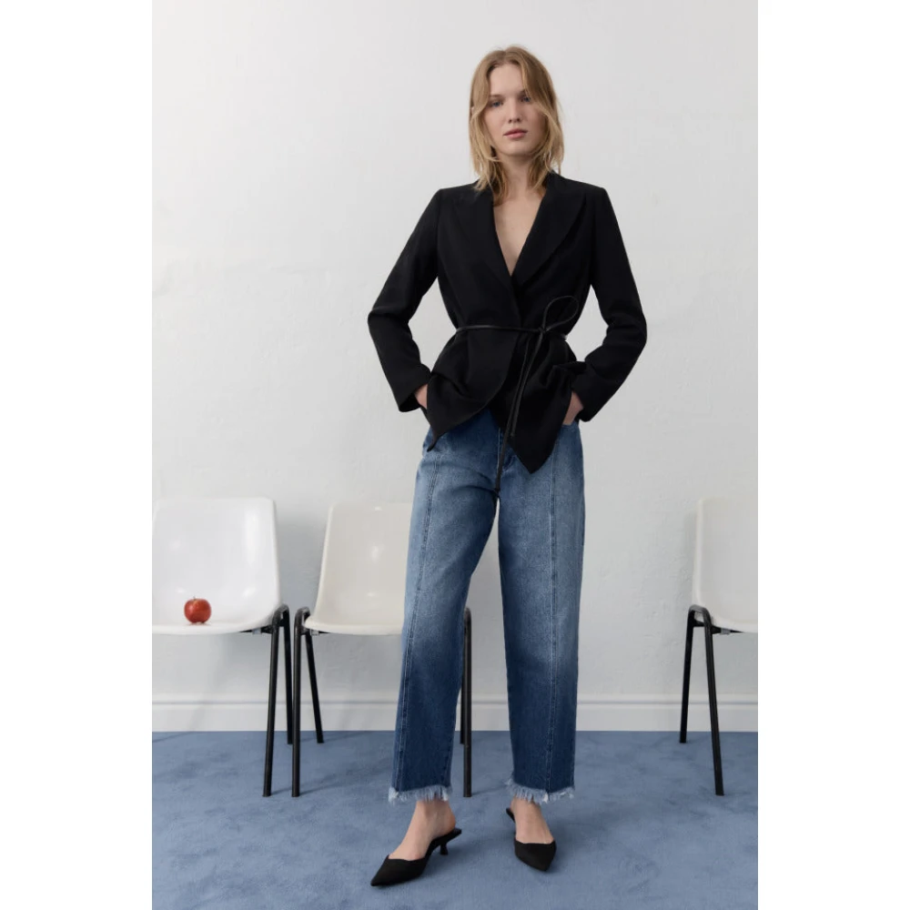 The New Society Zwarte Blazer met Leren Riem Black Dames