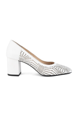 white-classic-closed-pumps