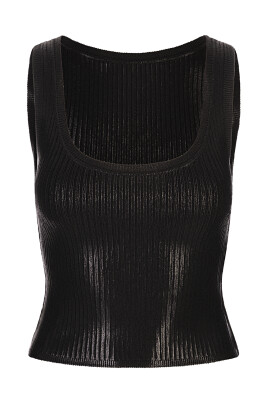 haut-noir-avec-melange-de-viscose