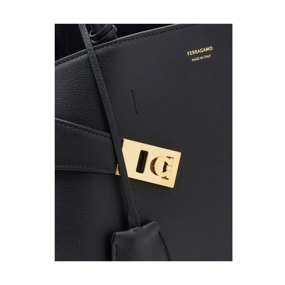 Salvatore Ferragamo Zwarte Leren Handtas met Gouden Hardware Black Dames