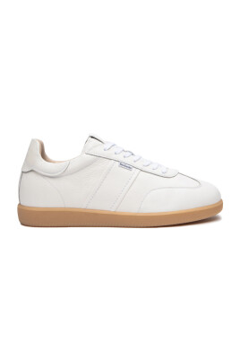 white-sneakers-with-cassetta