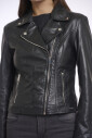 zwarte-leren-bikerjas-met-rits